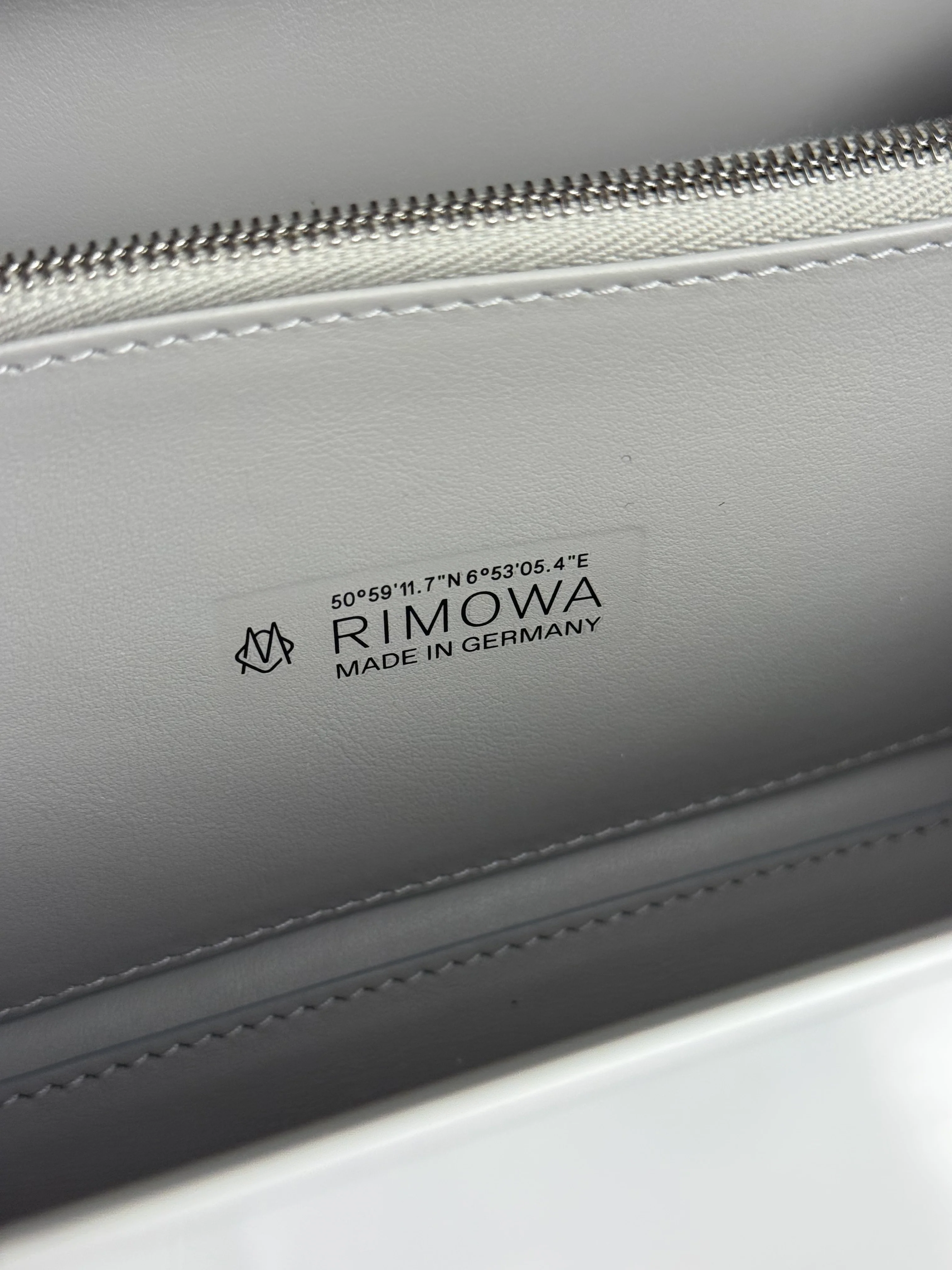 Rimowa Personal Polycarbonate Crossbody Clutch White - Image 13