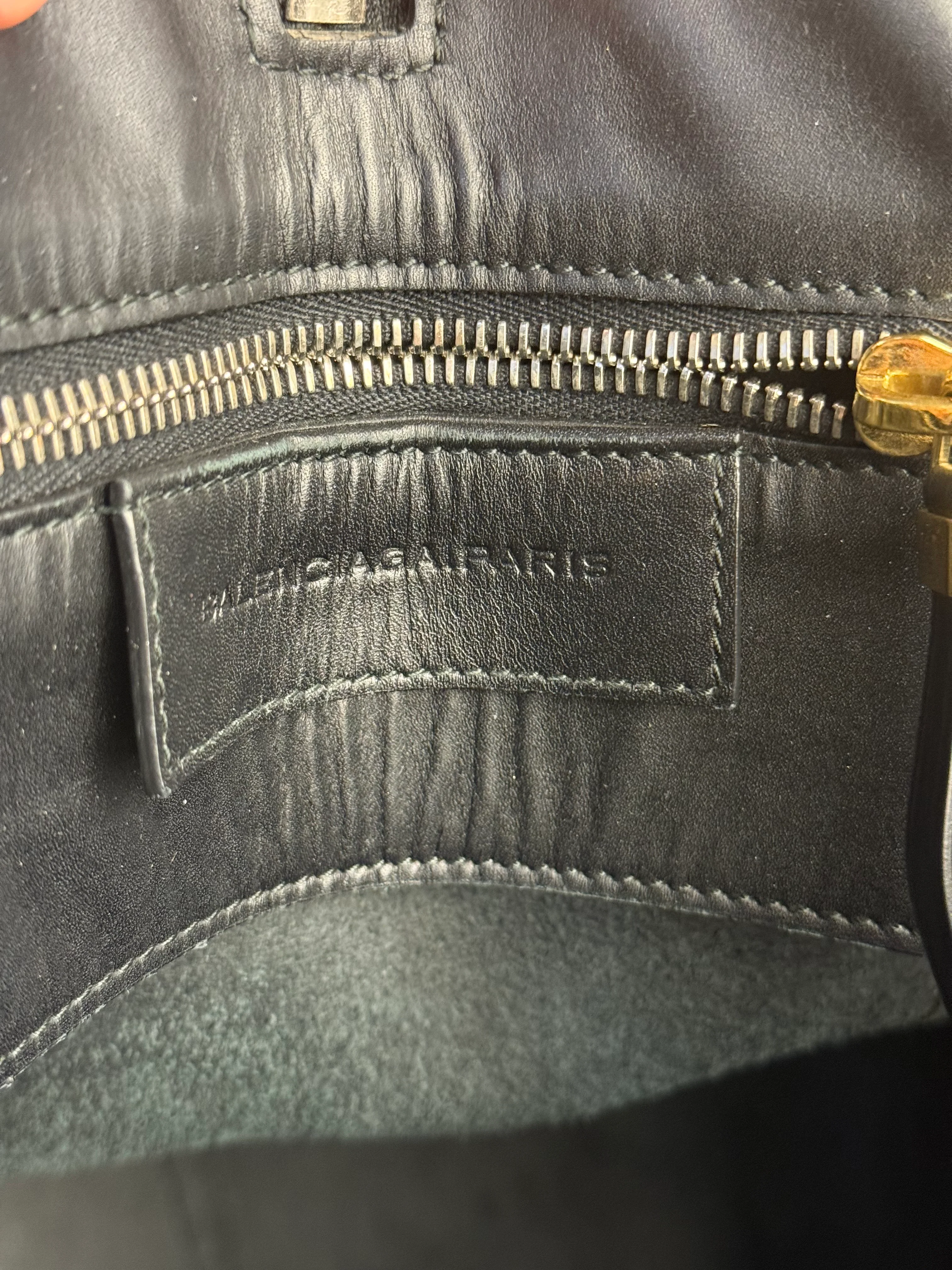 Balenciaga Black Leather Kendall Bucket Bag - Image 23