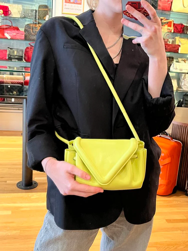 Bottega Veneta Beak Crossbody Bag Seagrass - Image 3