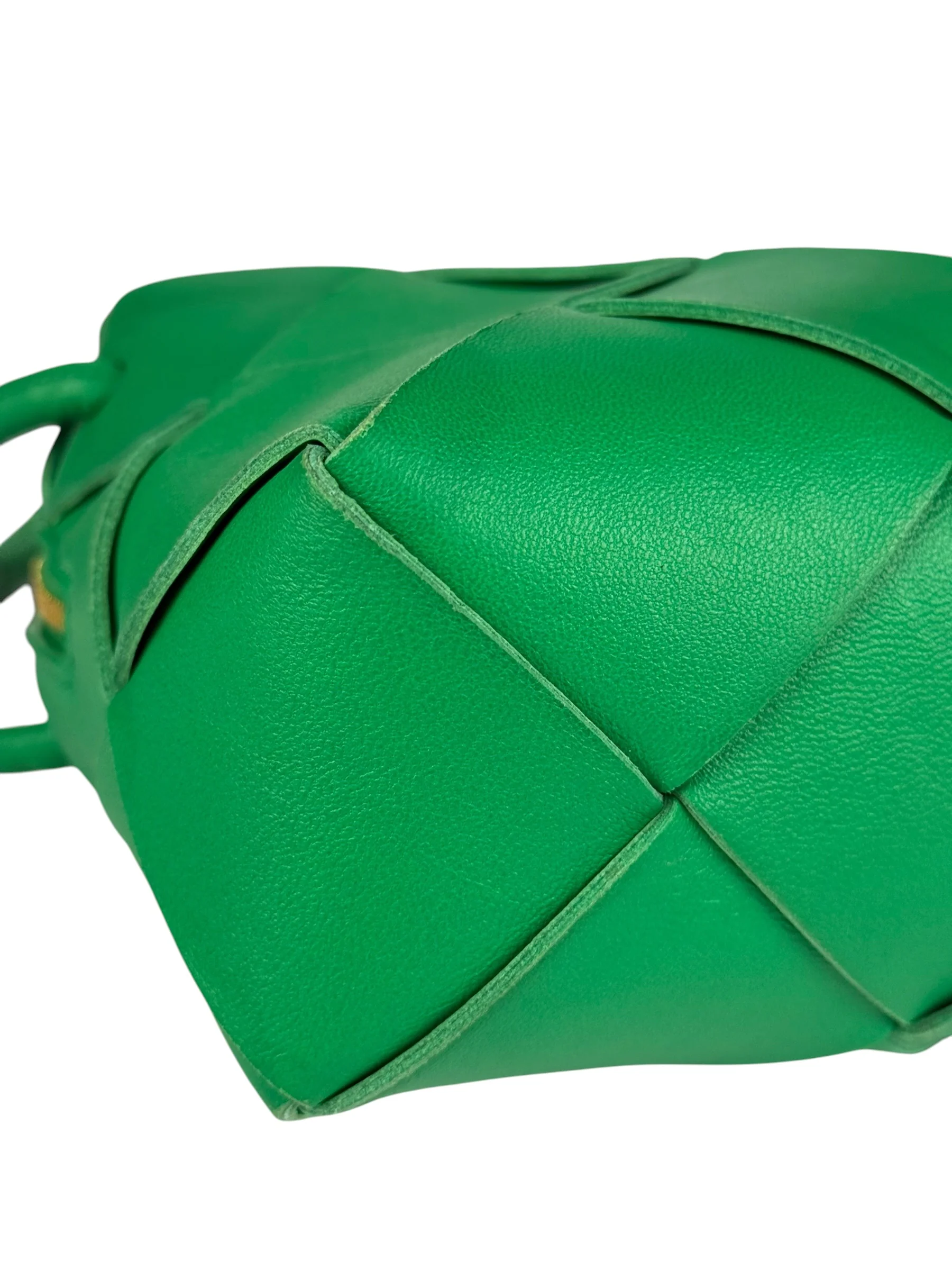 Bottega Veneta Small Green Intrecciato Cassette Camera Bag - Image 12