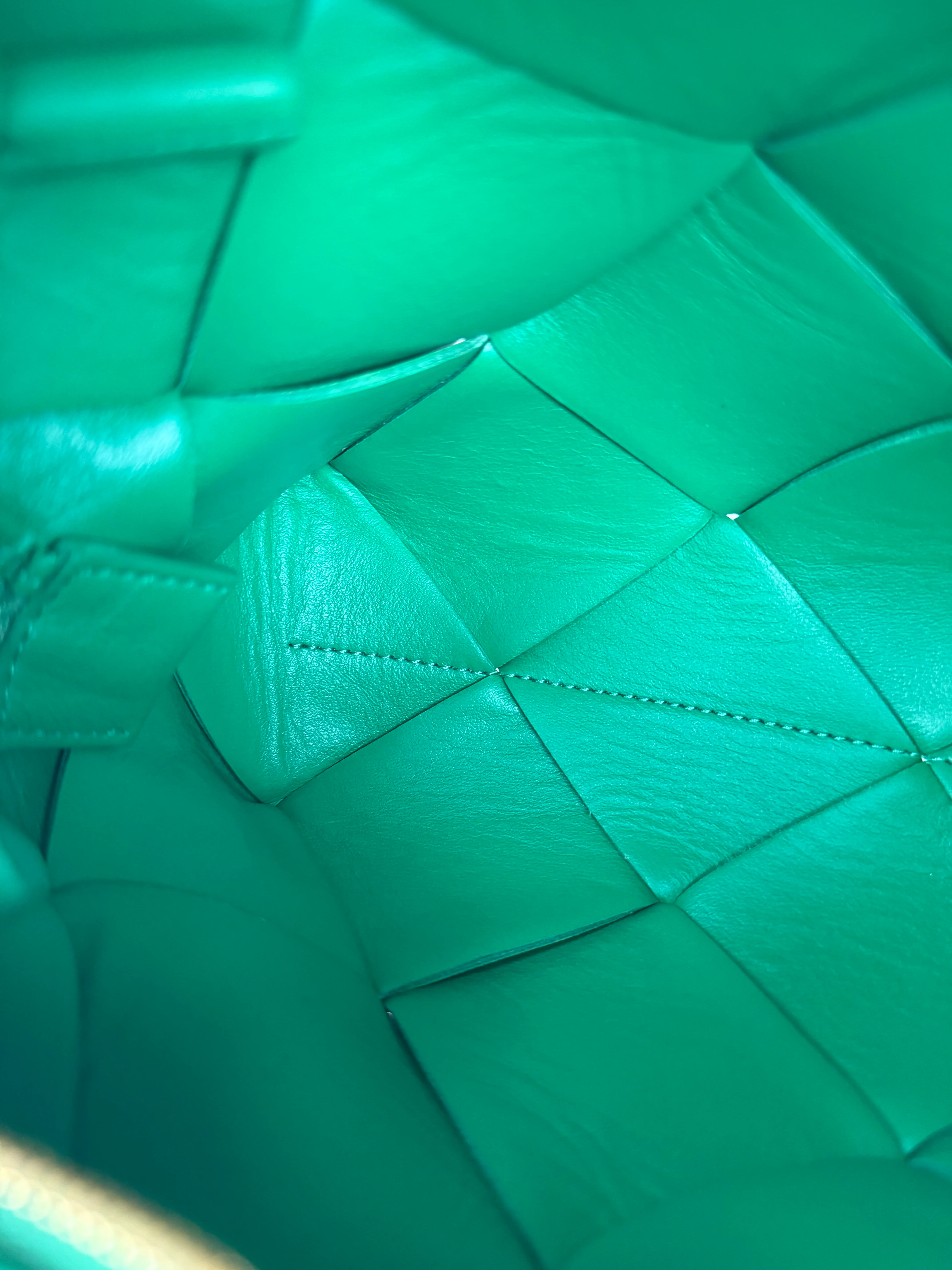 Bottega Veneta Small Green Intrecciato Cassette Camera Bag - Image 14
