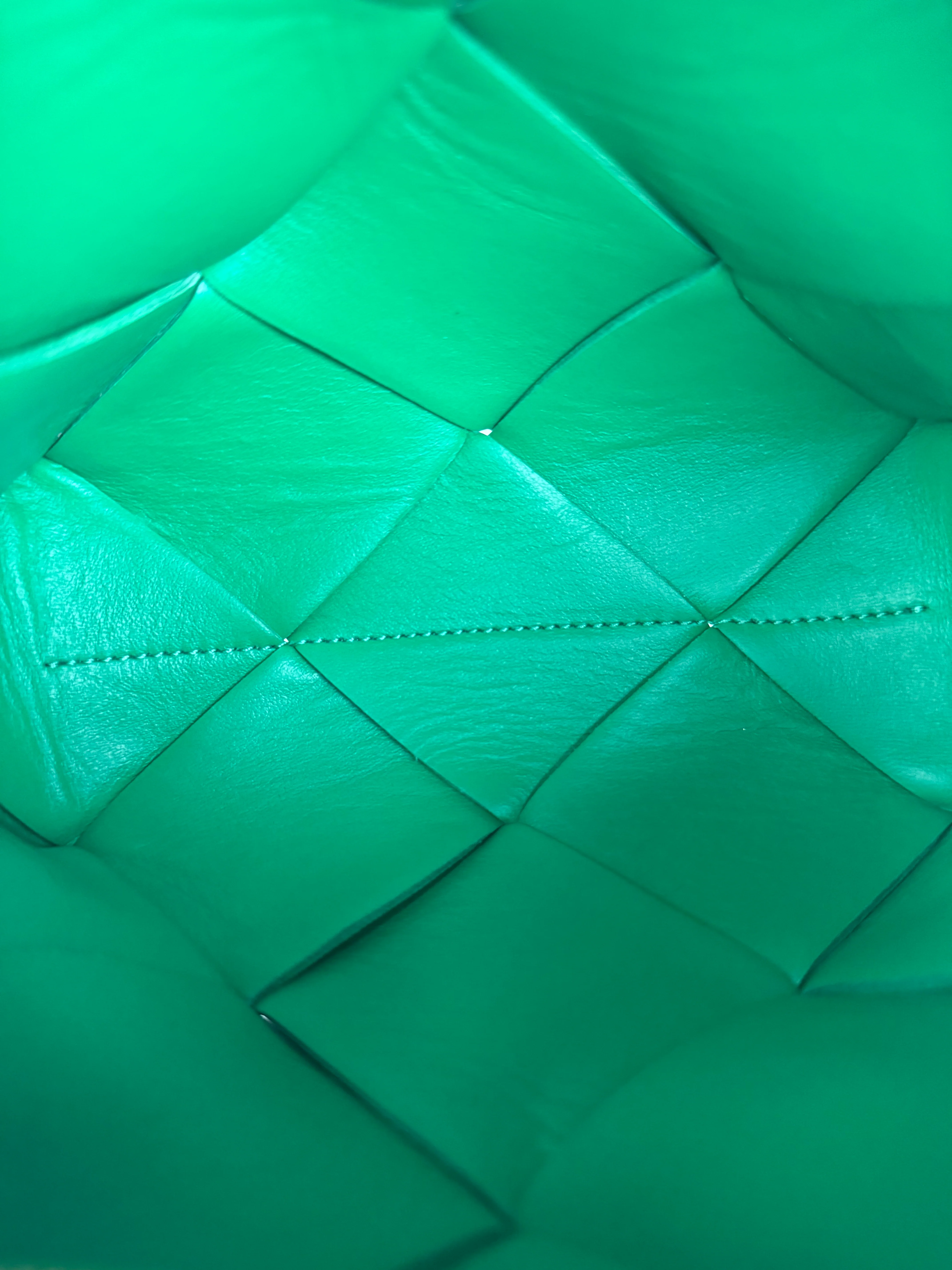 Bottega Veneta Small Green Intrecciato Cassette Camera Bag - Image 16