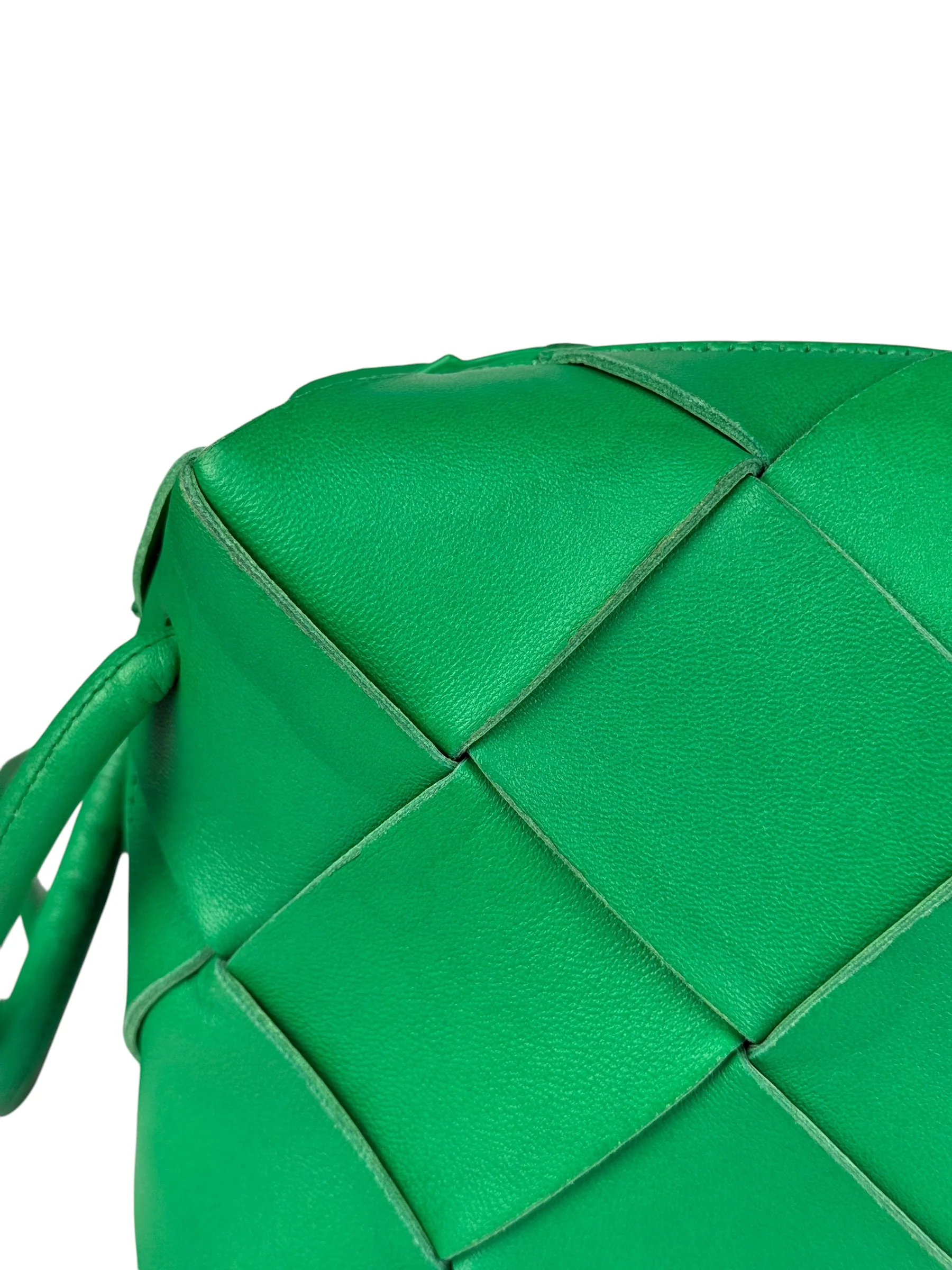 Bottega Veneta Small Green Intrecciato Cassette Camera Bag - Image 9