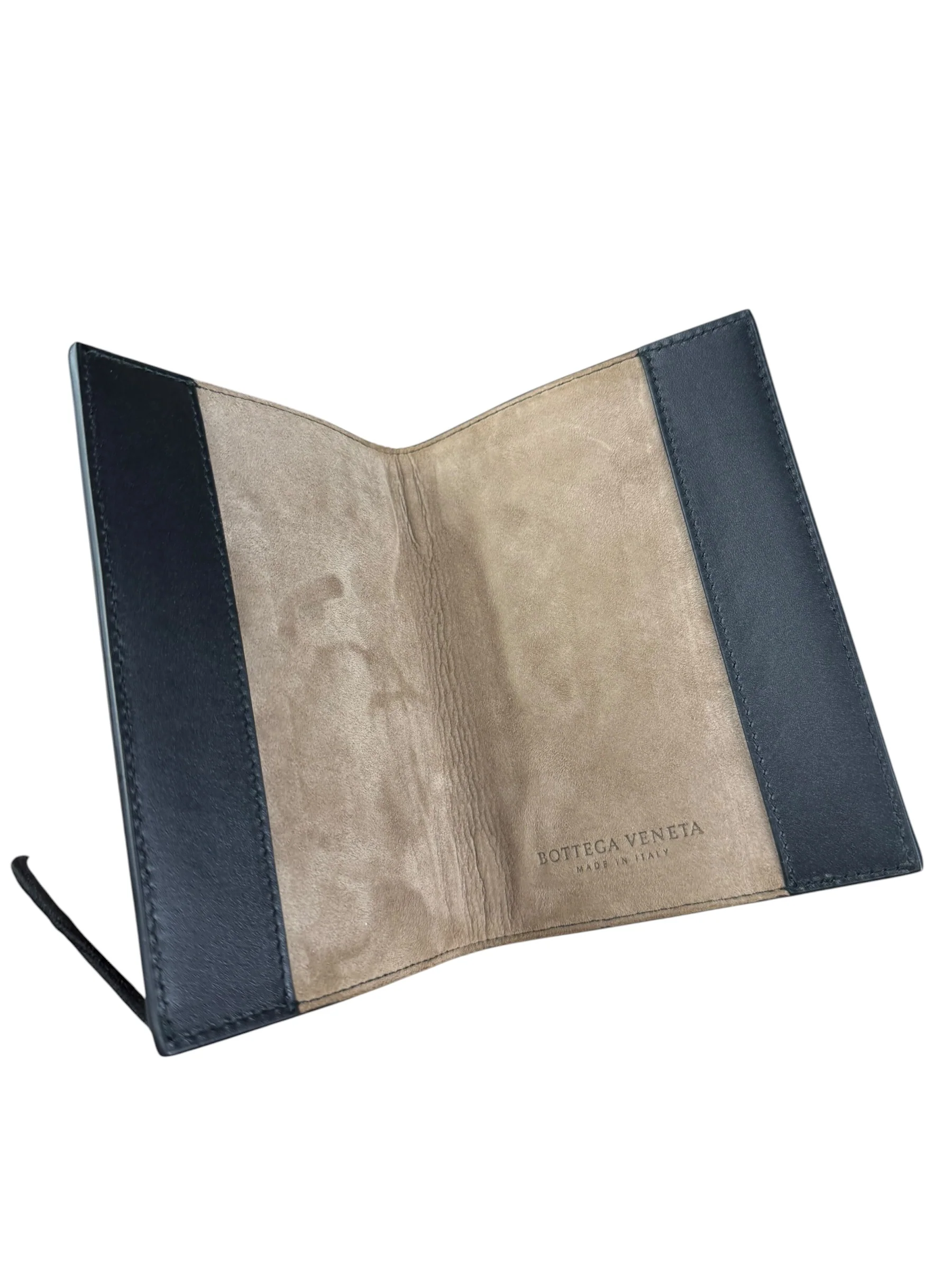 Bottega Veneta Vintage Intrecciato Passport Holder - Image 9