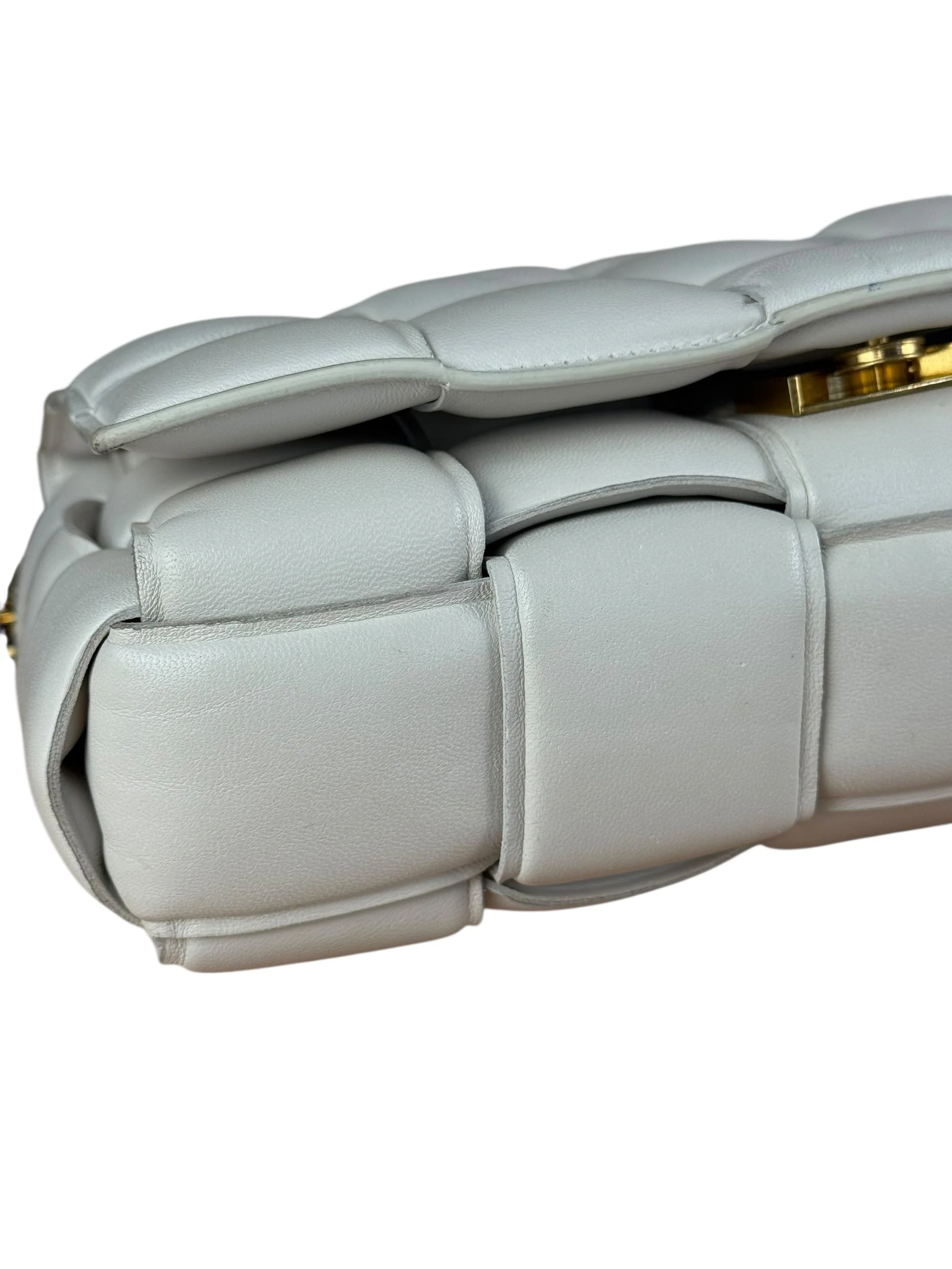 Bottega Veneta White Leather Padded Cassette Chain Bag - Image 17