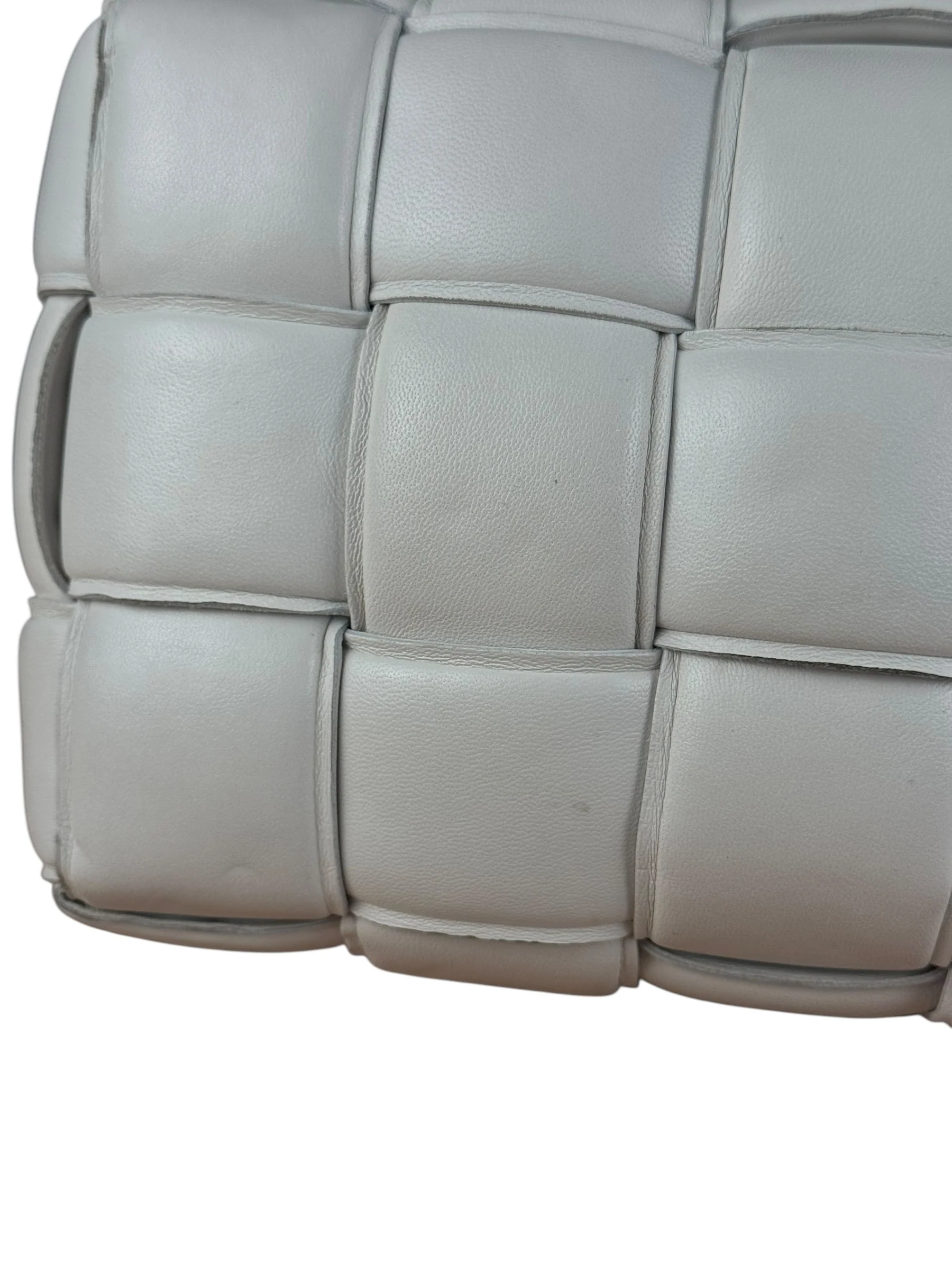 Bottega Veneta White Leather Padded Cassette Chain Bag - Image 7