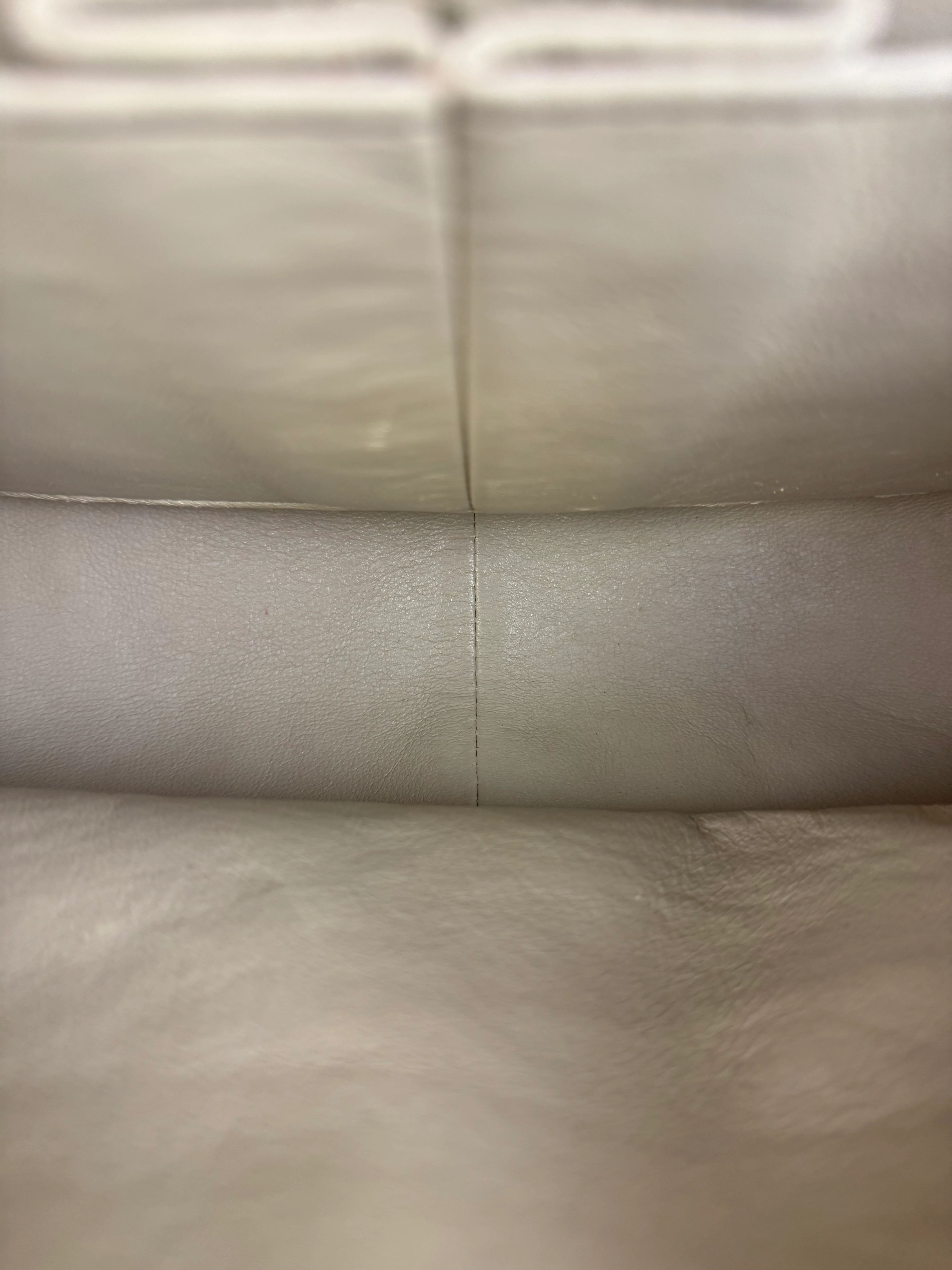Chanel Aged Ivory Quilted Leather 2.55 Reissue Double Flap Bag 2009 - Image 17