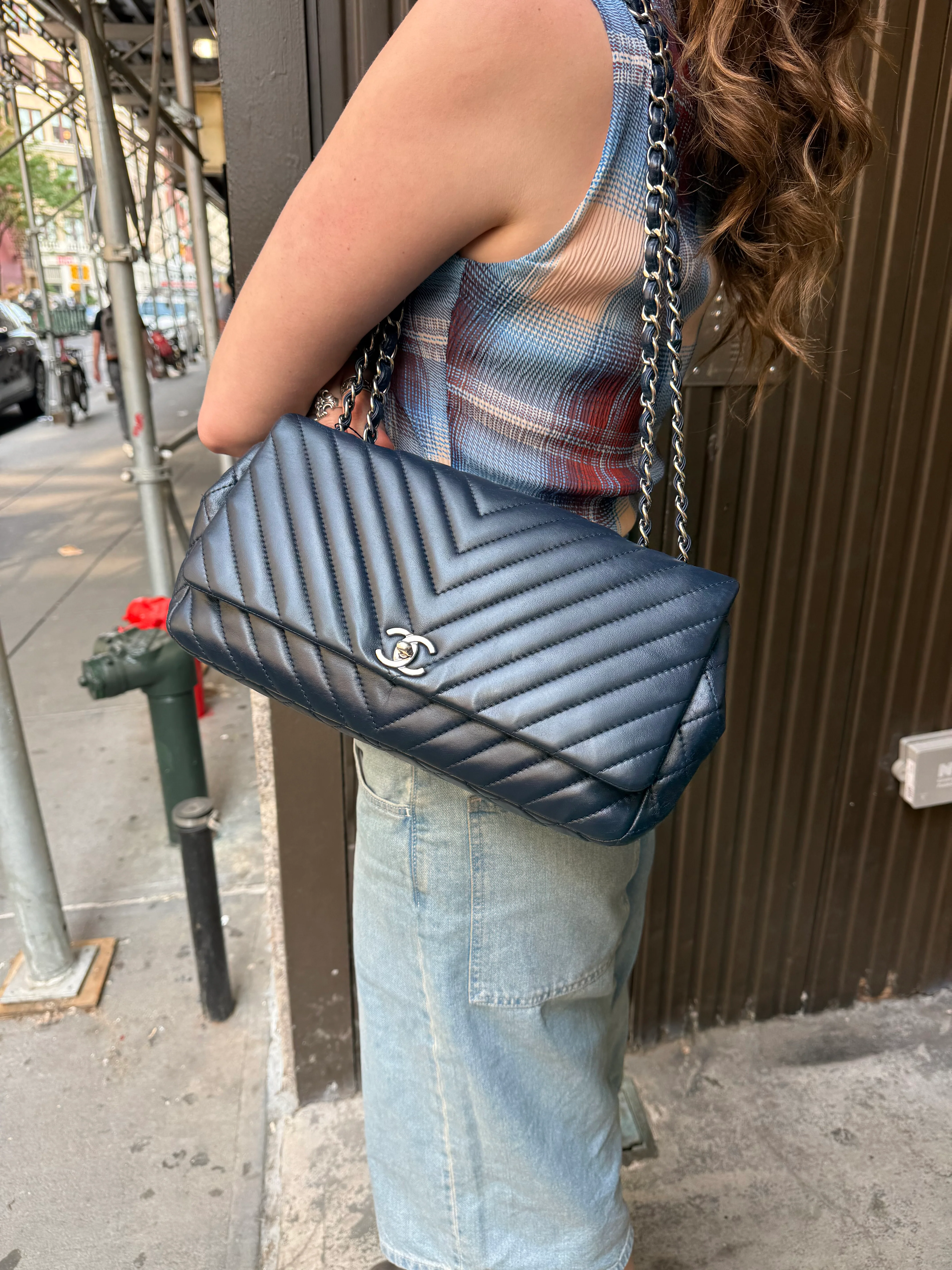 Chanel Navy Chevron Leather Statement Flap Bag 2012 - Image 2