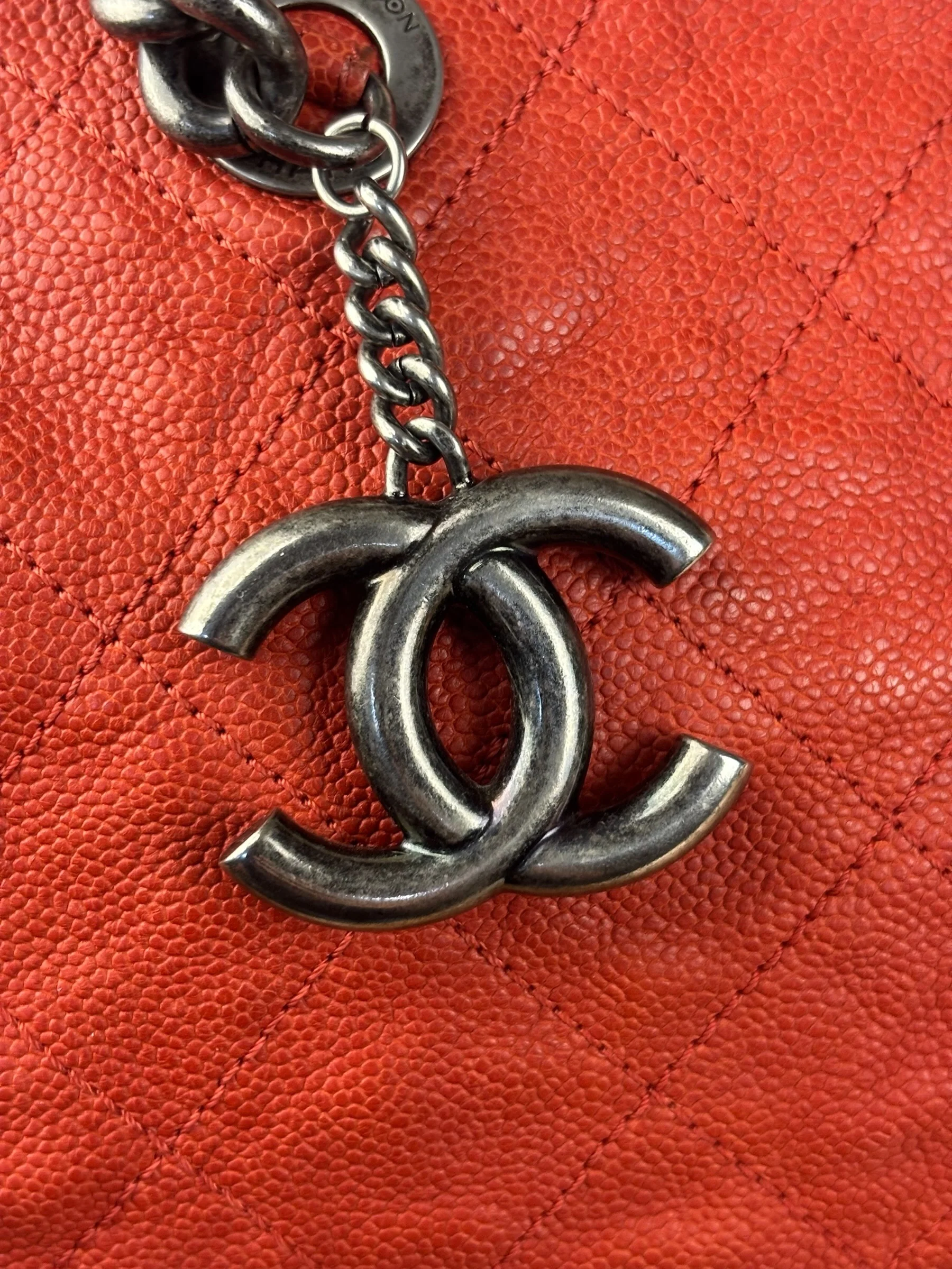 Chanel Red Caviar Quilted Medium Frame Shoulder Bag 2011 - Image 17
