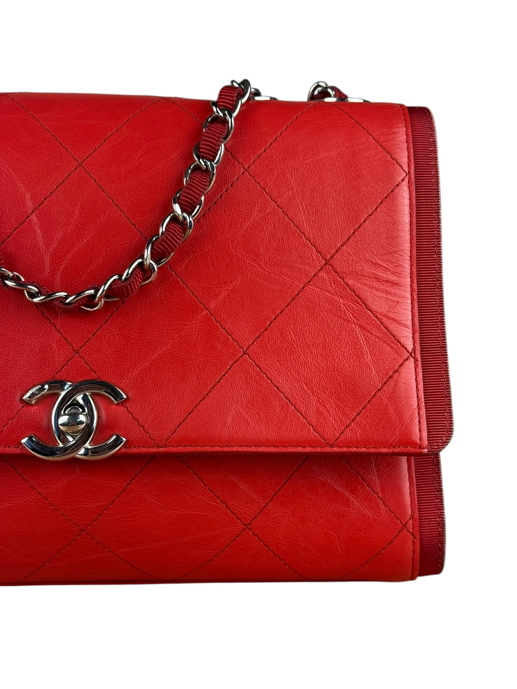 Chanel Red CC Quilted Crumpled Calfskin Flap Bag 2018 - Image 2