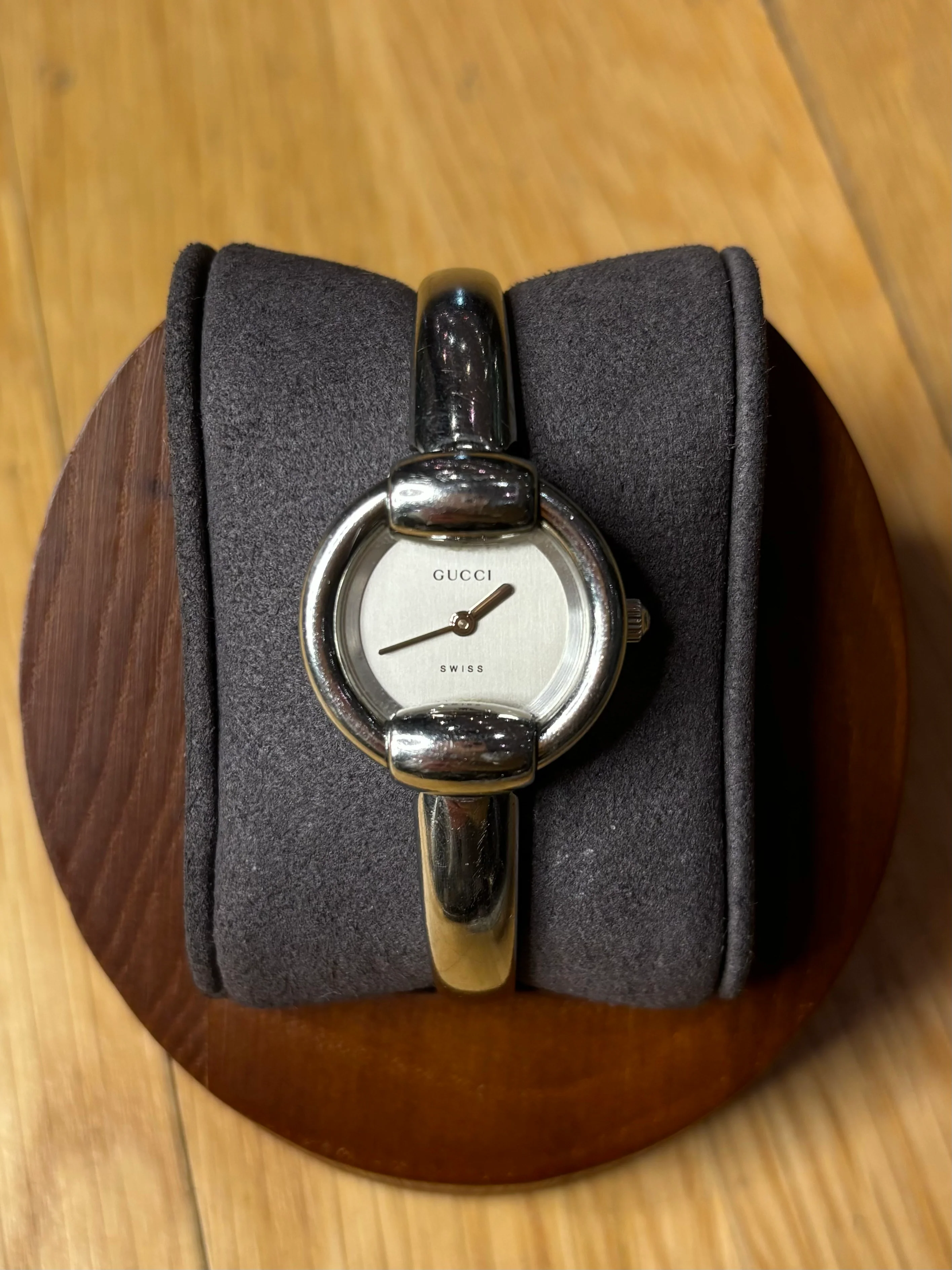 Gucci 1400L Circle Dial Bangle Band - Image 2