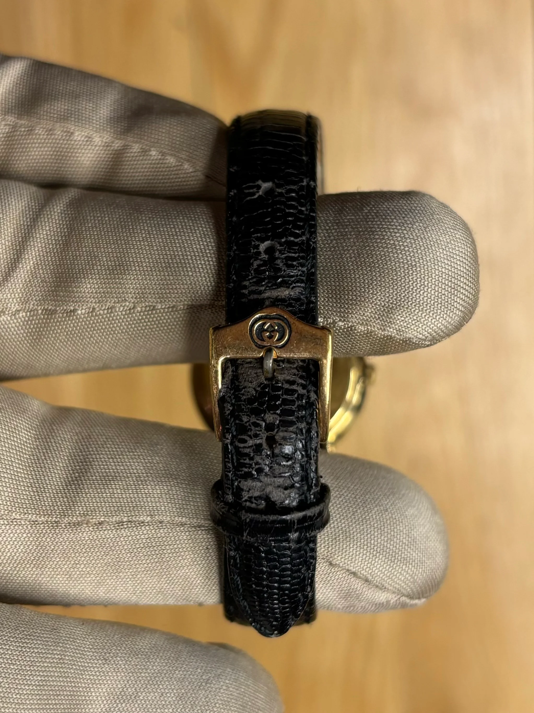 Gucci Black Dial Gold Plated Roman Bezel Ladies - Image 5