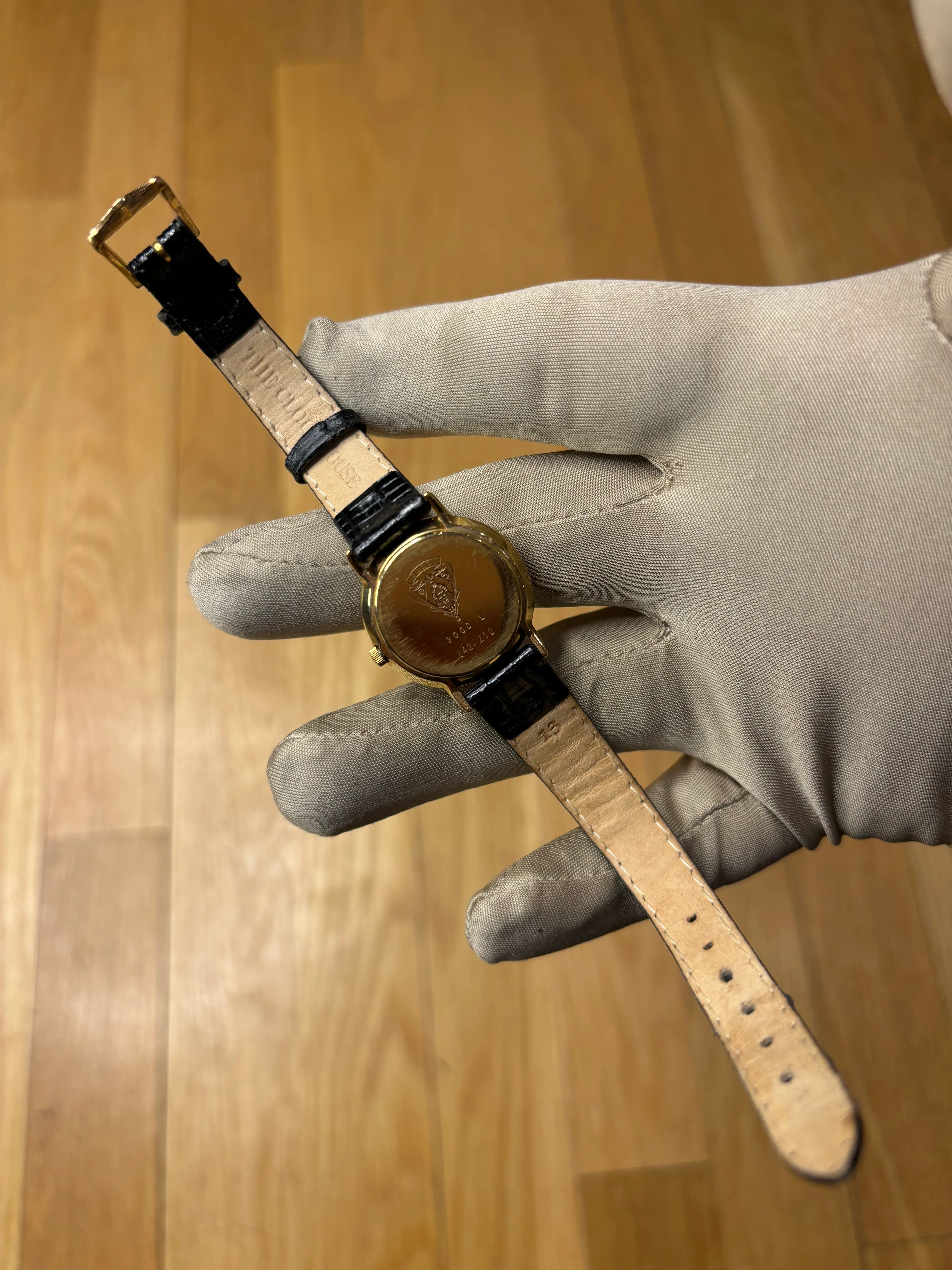 Gucci Black Dial Gold Plated Roman Bezel Ladies - Image 8
