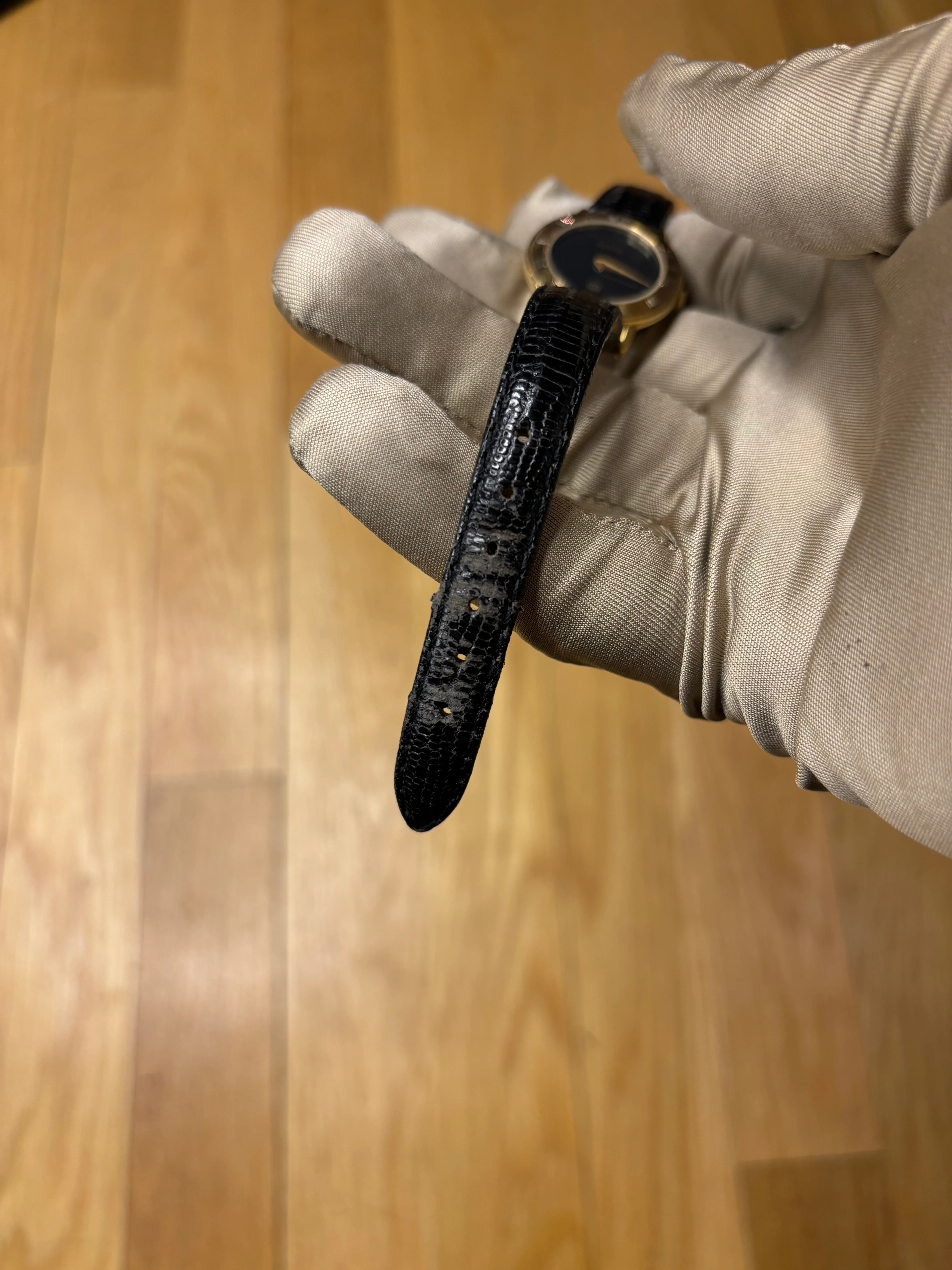 Gucci Black Dial Gold Plated Roman Bezel Ladies - Image 9