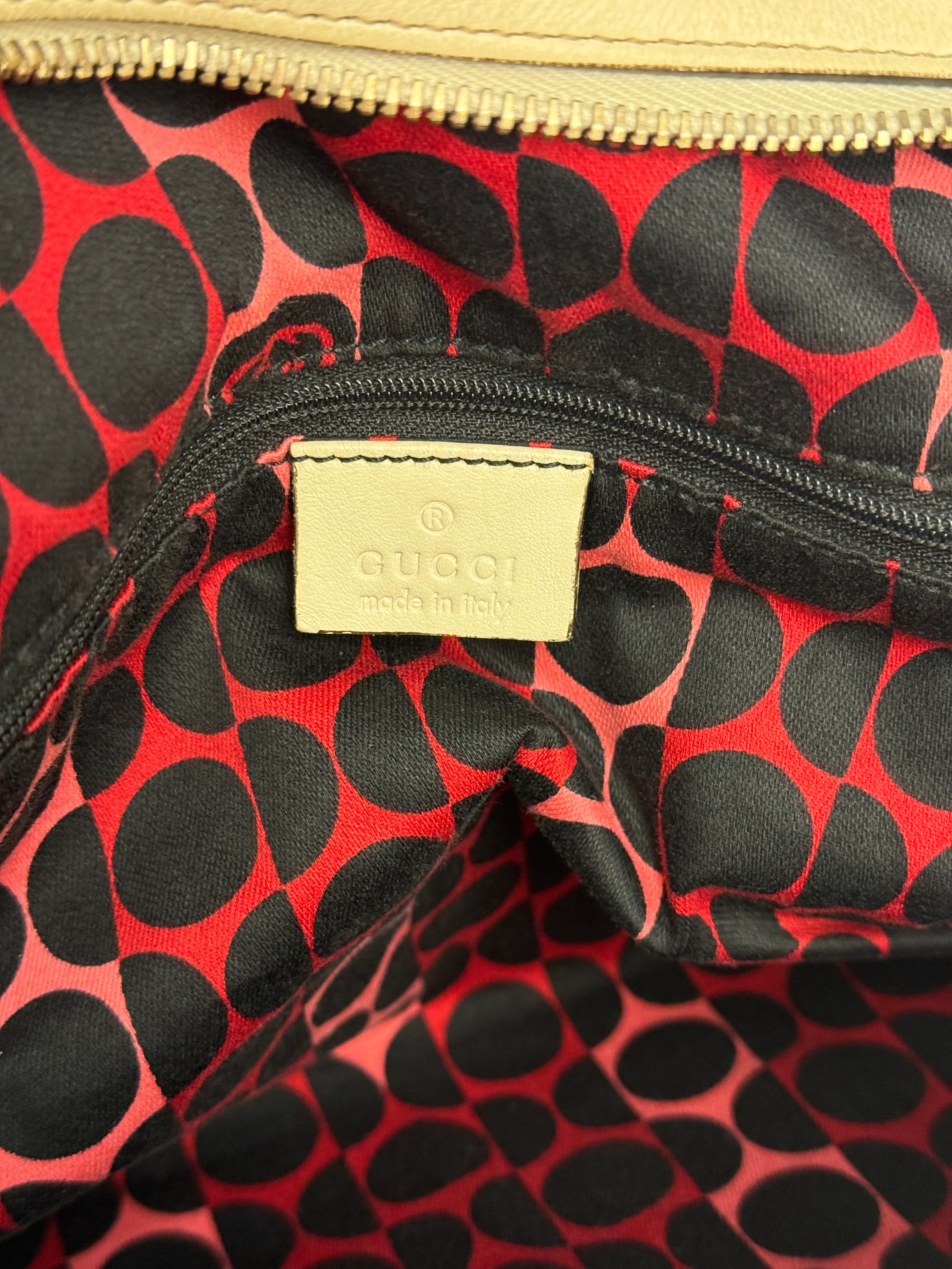Gucci Ivory Leather Vintage Duchessa Boston Handbag - Image 24