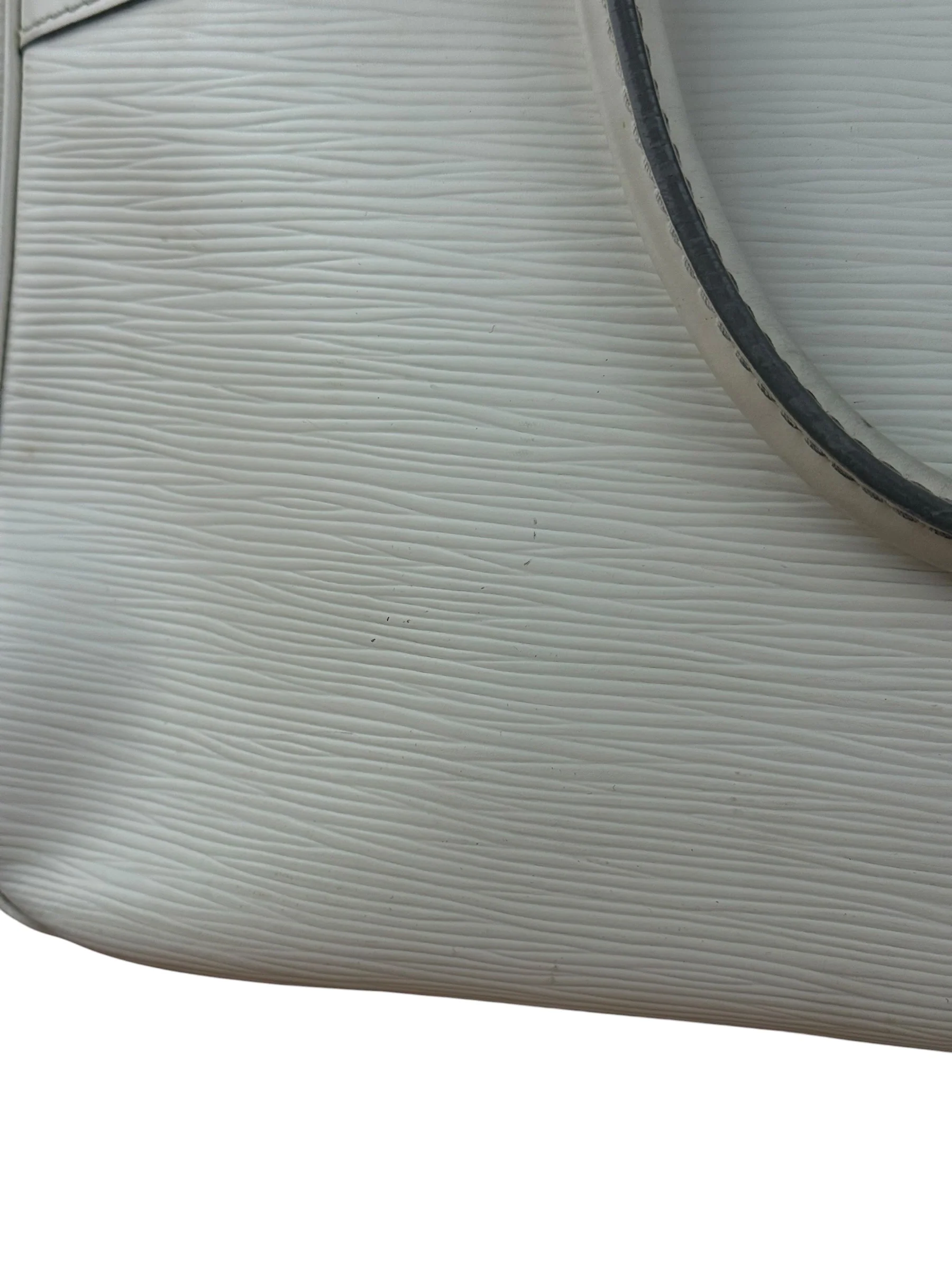 Louis Vuitton White Epi Passy Bag - Image 13