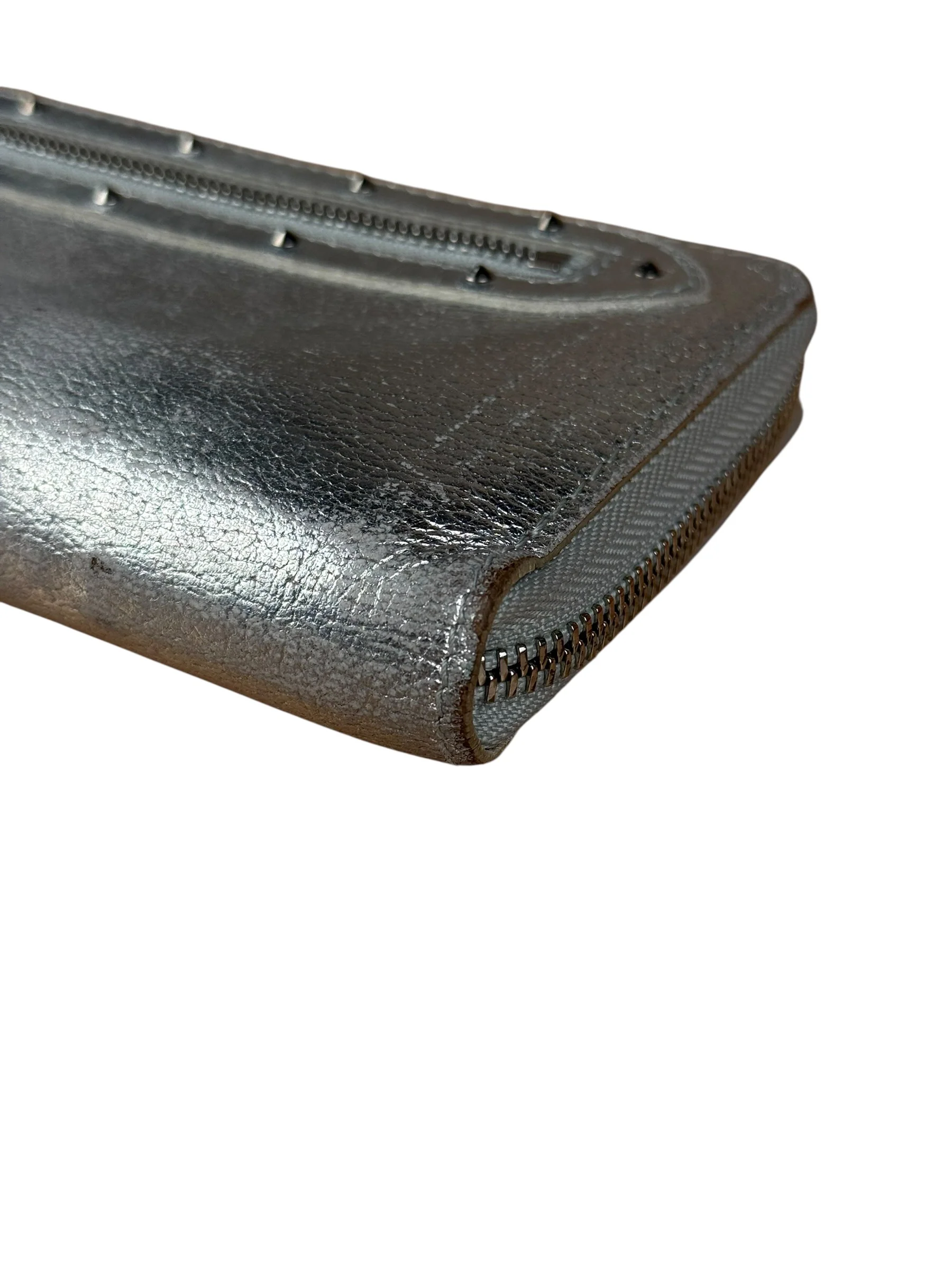 Louis Vuitton Vintage Suhali Silver Leather Zippy Wallet - Image 14