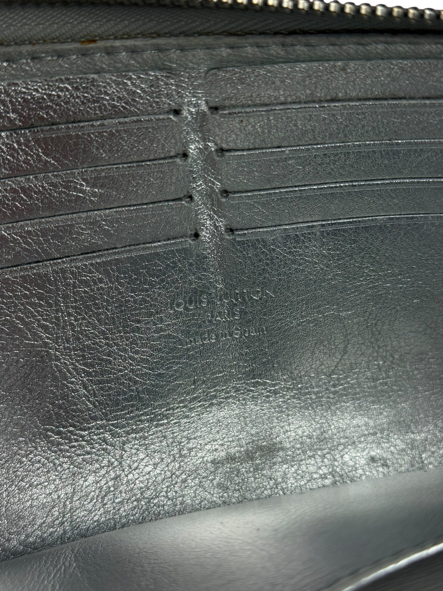 Louis Vuitton Vintage Suhali Silver Leather Zippy Wallet - Image 18