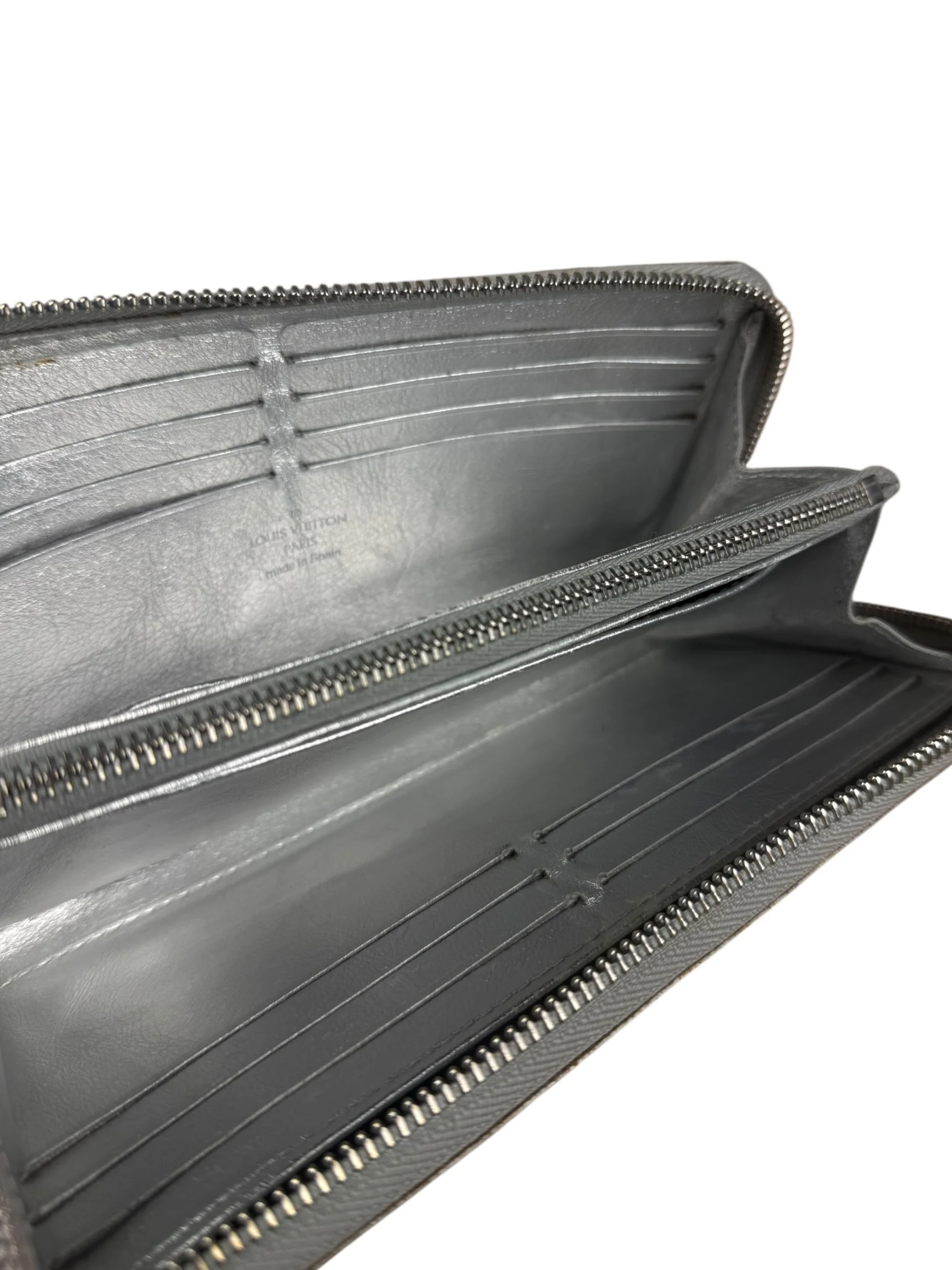 Louis Vuitton Vintage Suhali Silver Leather Zippy Wallet - Image 20