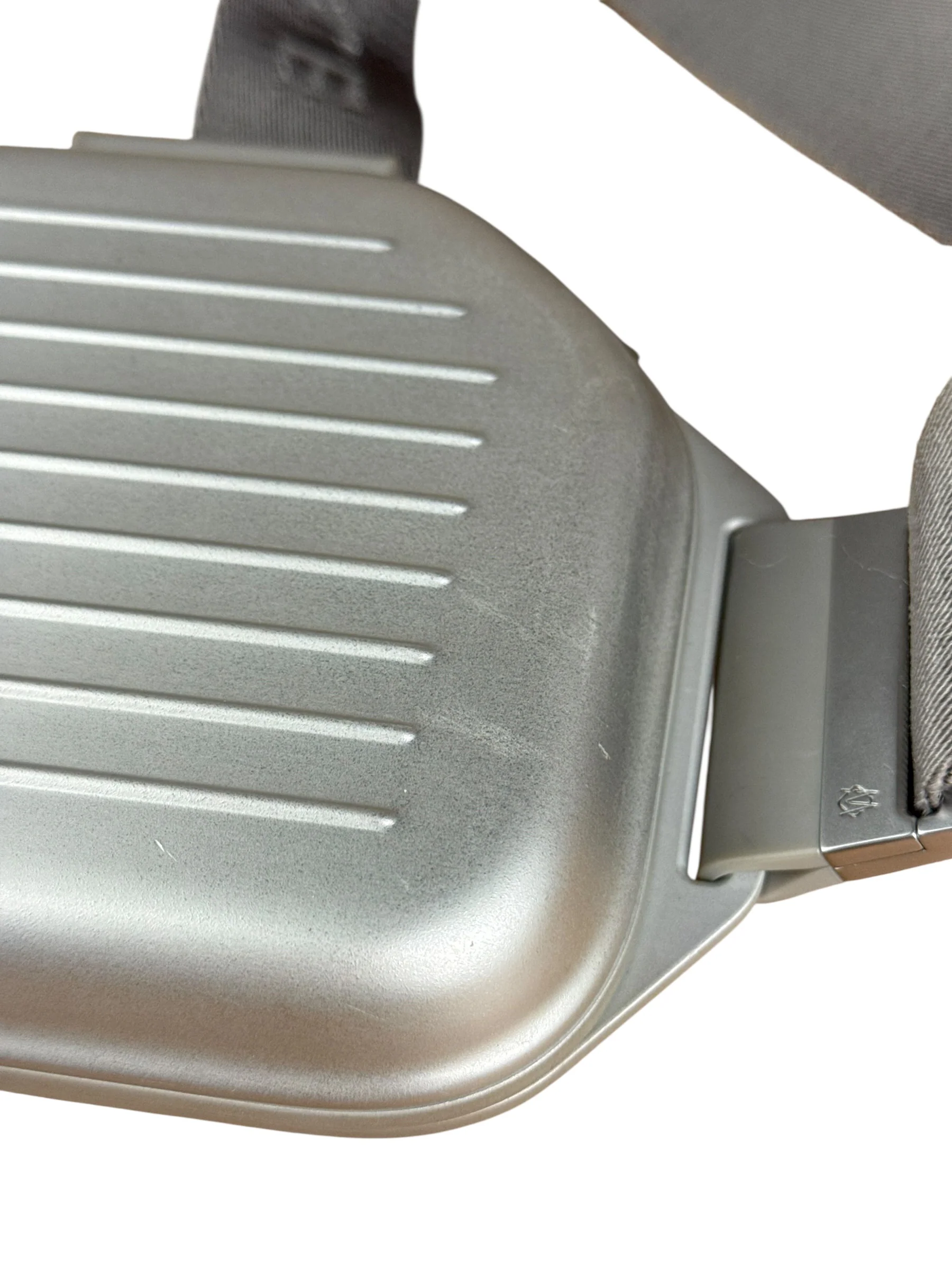 Rimowa Aluminium Personal Sling Clutch Silver - Image 12