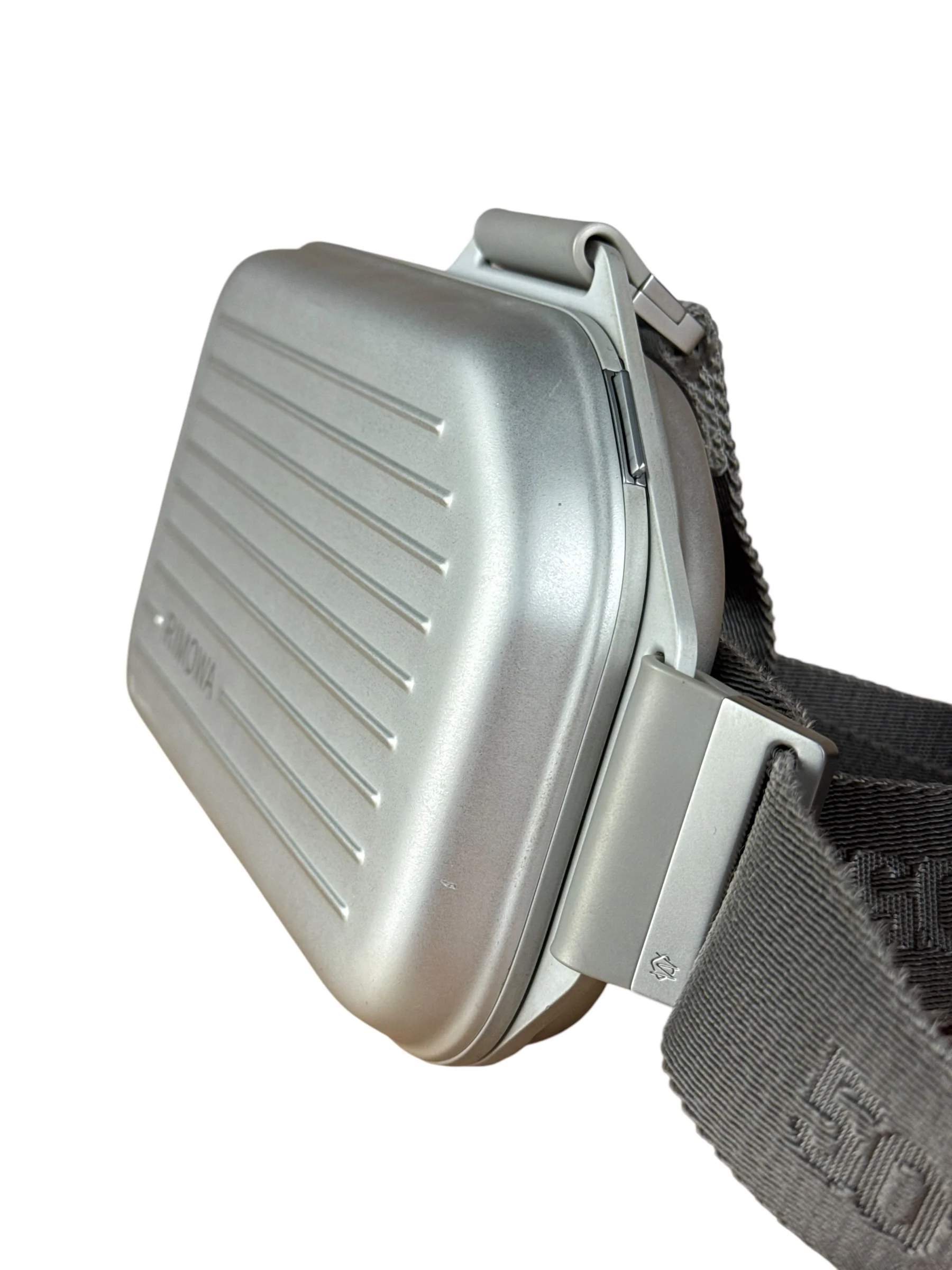 Rimowa Aluminium Personal Sling Clutch Silver - Image 5