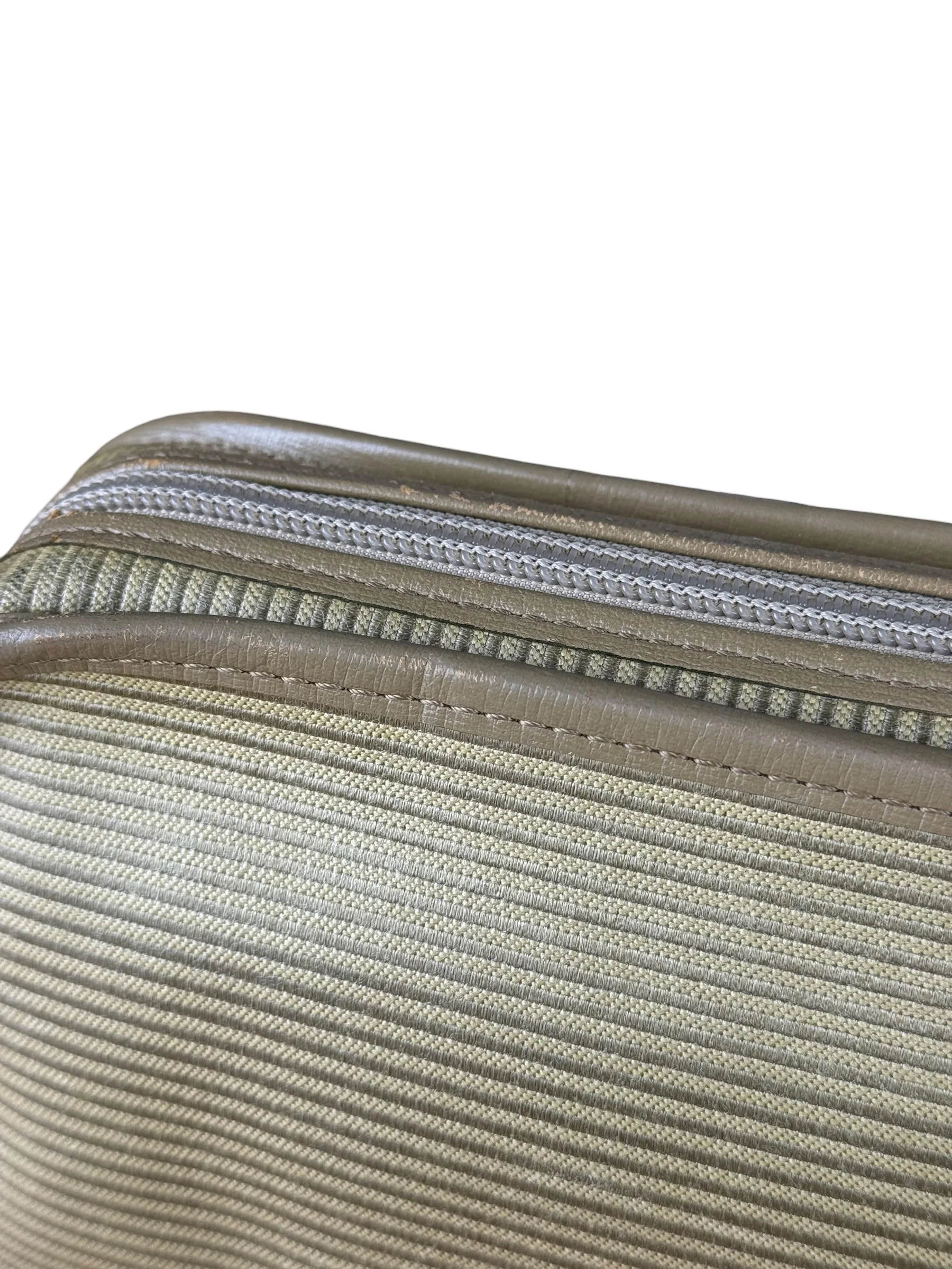 YSL Vintage Grey Leather Travel Pouch - Image 11