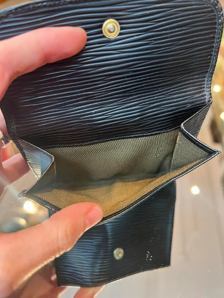 Fendi FF Black Ribbed Leather Compact Wallet - Image 10