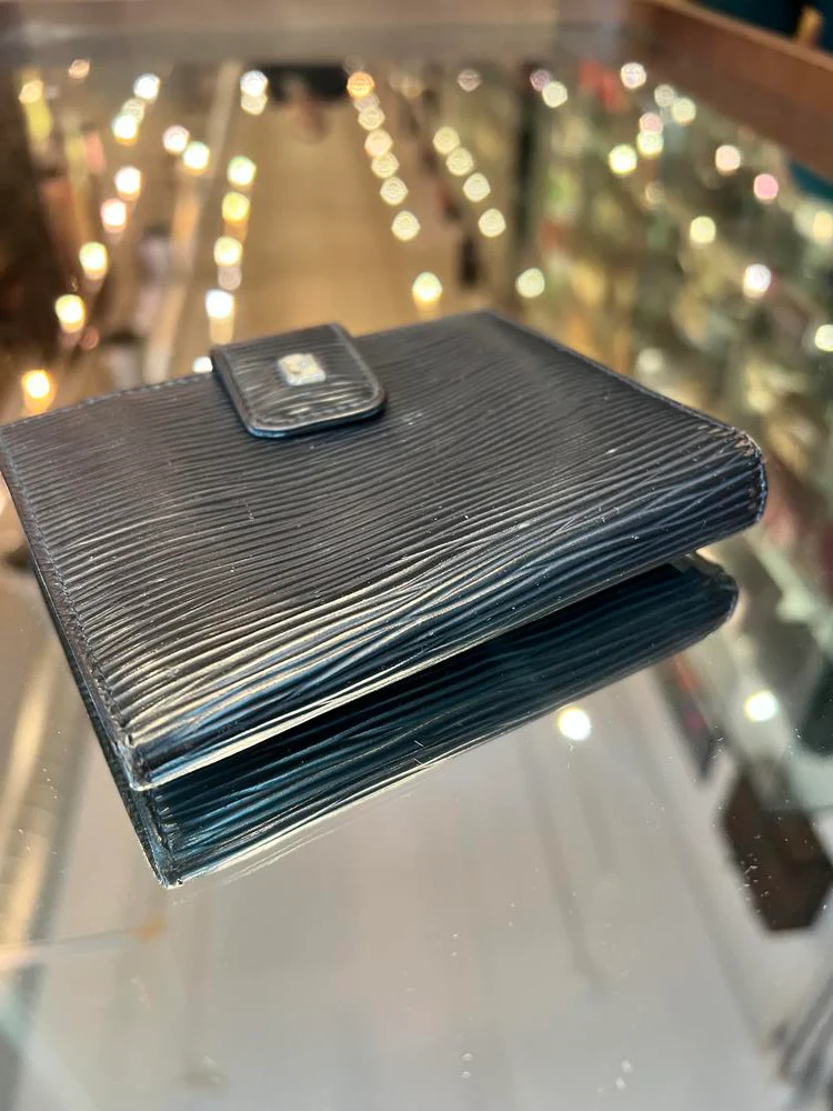 Fendi FF Black Ribbed Leather Compact Wallet - Image 3