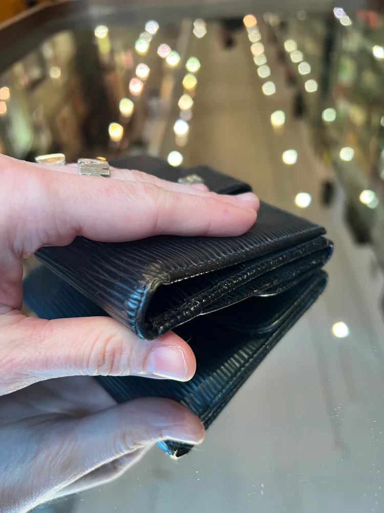 Fendi FF Black Ribbed Leather Compact Wallet - Image 4