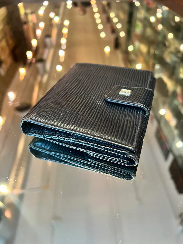 Fendi FF Black Ribbed Leather Compact Wallet - Image 5