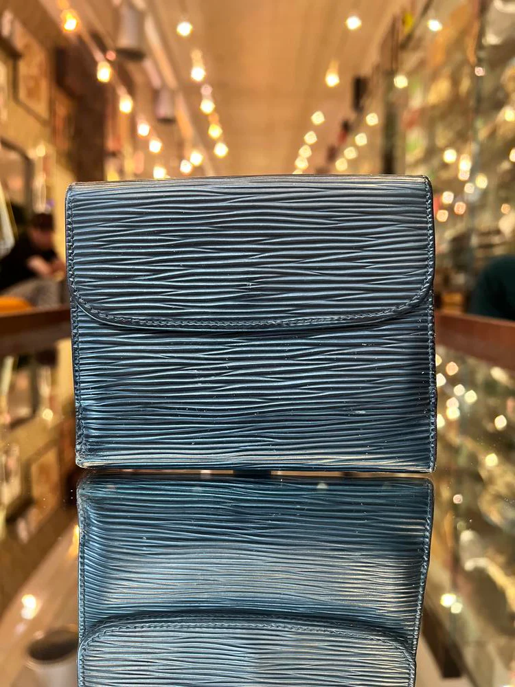 Fendi FF Black Ribbed Leather Compact Wallet - Image 7