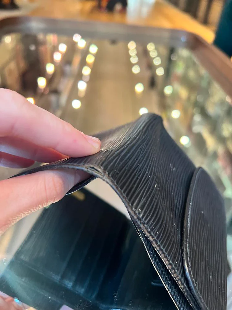 Fendi FF Black Ribbed Leather Compact Wallet - Image 9